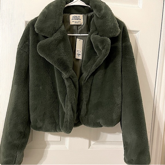 Green Fur Jacket - Picture 2 of 6